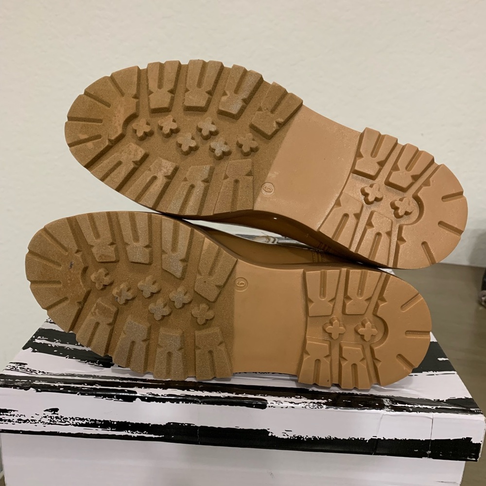 DV by Dolce Vita Thunder Chelsea Platform Lug Sole Rain Boot - Picture 4 of 4